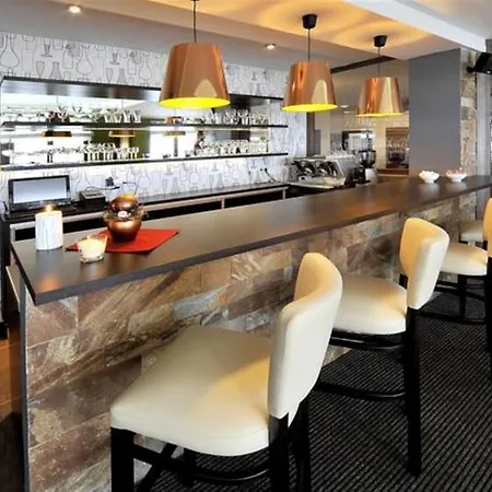 Kamzik - 64 Hned Pri Zjazdovke Доновалы