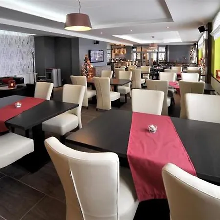 Kamzik 64 - Hned Pri Lanovke A Atrakciach Donovalkovo, Fun Arena - Near The Cable Car And Attractions דירה