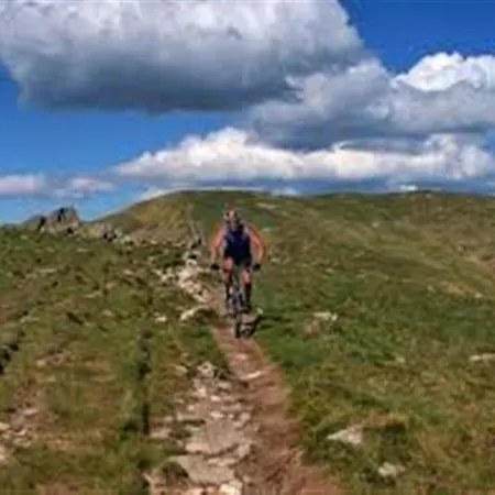 Daire Kamzik - 64 Hned Pri Zjazdovke