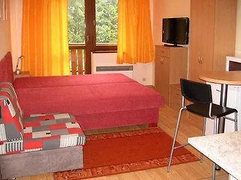 Daire Kamzik - 64 Hned Pri Zjazdovke