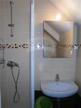 Kamzik - 64 Hned Pri Zjazdovke 多纳瓦利